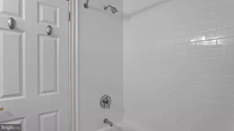 Bath - 1002 Windsor Rd, Warminster, PA 18974 photo 2 of 3