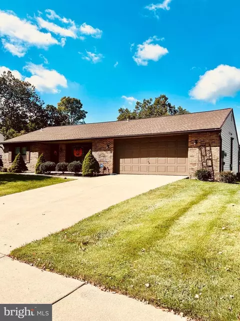 590 Gables Ct, Langhorne, PA 19047