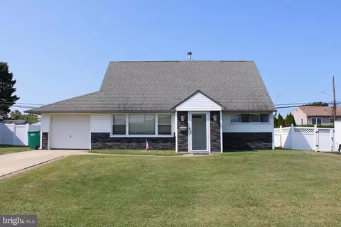 23 Crystal Pl, Levittown, PA 19057