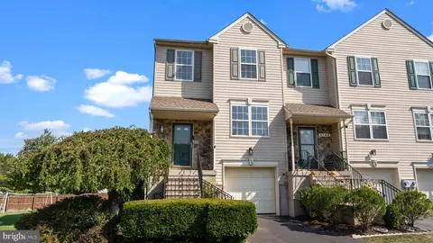 132 Strawberry Ln, Perkasie, PA 18944
