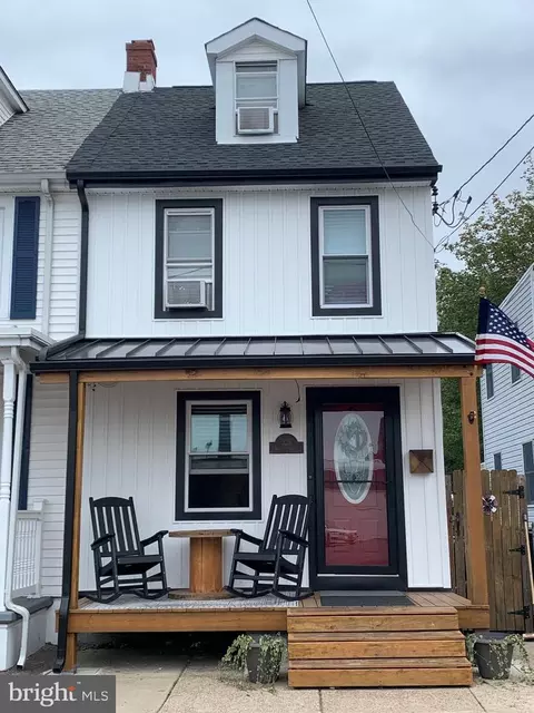 325 Walnut St, Bristol, PA 19007