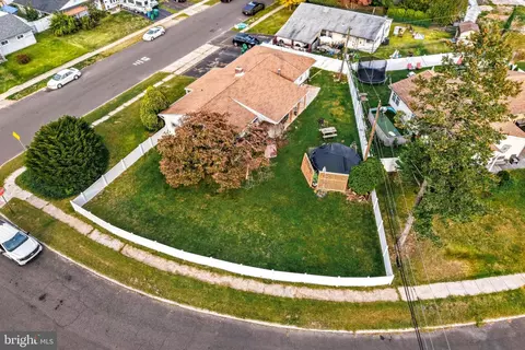 167 Farmbrook Dr, Levittown, PA 19055 photo 22