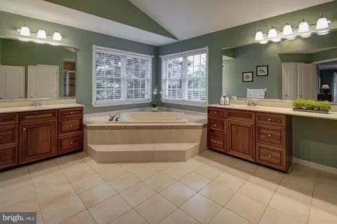 Bath - 2036 Silverwood Dr, Newtown, PA 18940 photo 1 of 5