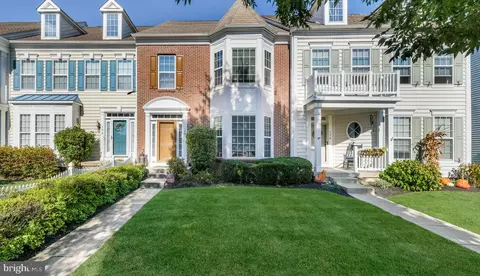 176 Pipers Inn Dr, Fountainville, PA 18923