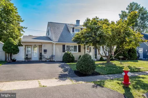 582 Elbridge Rd, Morrisville, PA 19067