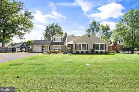 88 Forsythia Dr N, Levittown, PA 19056
