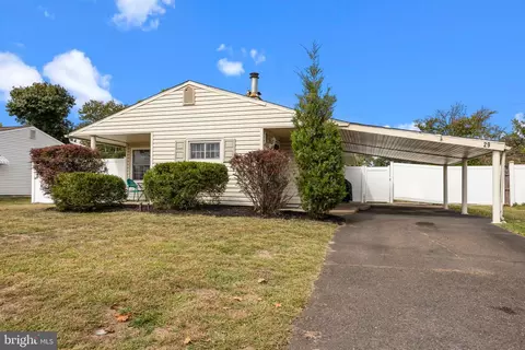 29 Ember Ln, Levittown, PA 19054