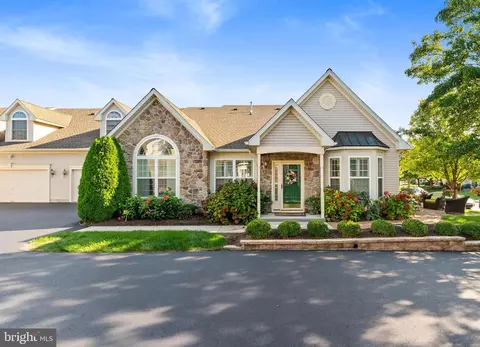 175 Shady Brook Dr, Langhorne, PA 19047