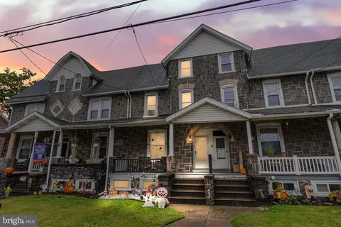 25 W Broad St, Trumbauersville, PA 18970