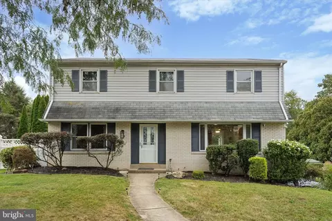 716 Ross Dr, Feasterville Trevose, PA 19053