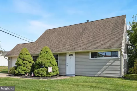 24 Umber Rd, Levittown, PA 19056