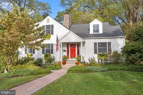 227 Penn Valley Ter, Yardley, PA 19067