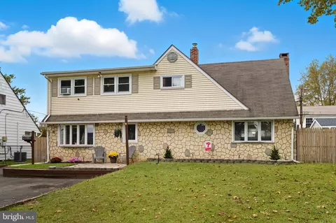 9 Newberry Ln, Levittown, PA 19054