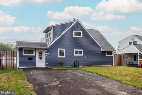 23 Crabtree Dr, Levittown, PA 19055