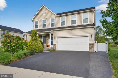 1926 Alamingo Dr, Quakertown, PA 18951