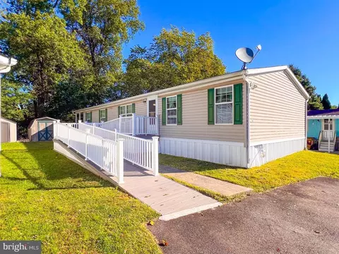 2304 Brownsville Rd #1216, Feasterville Trevose, PA 19053