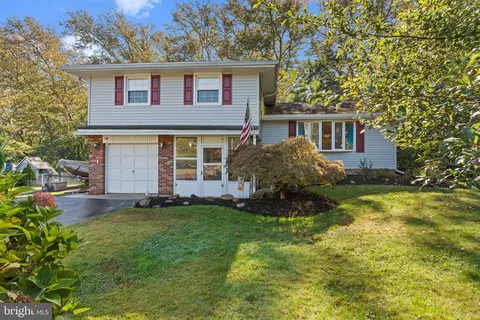 17 Highland Dr, Yardley, PA 19067