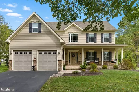 5 Pansy Ct, Newtown, PA 18940