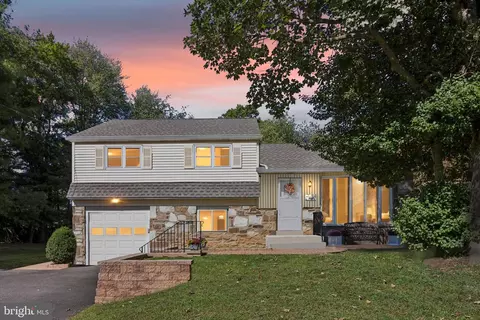 868 Aster Rd, Warminster, PA 18974
