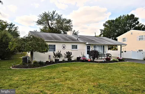 208 Suffolk Rd, Fairless Hills, PA 19030