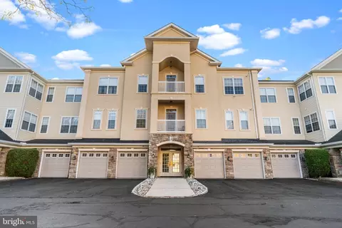 1 Falcon Dr #203, Holland, PA 18966