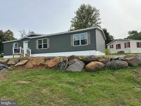 21 Golfview Dr, Quakertown, PA 18951
