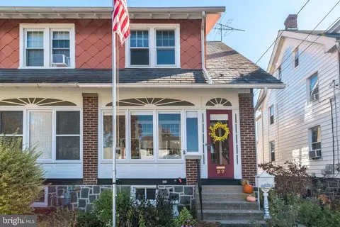 27 S 7th St, Quakertown, PA 18951