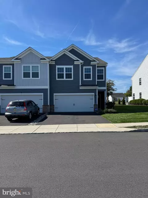 8 Fonthill Ct, Quakertown, PA 18951