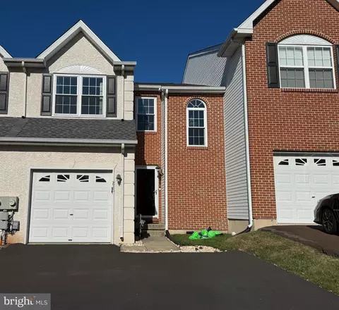 213 Hampshire Dr, Sellersville, PA 18960