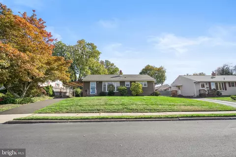423 Barclay Ave, Morrisville, PA 19067