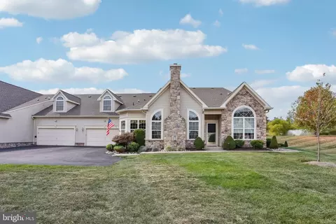 100 Villa Dr, Warminster, PA 18974