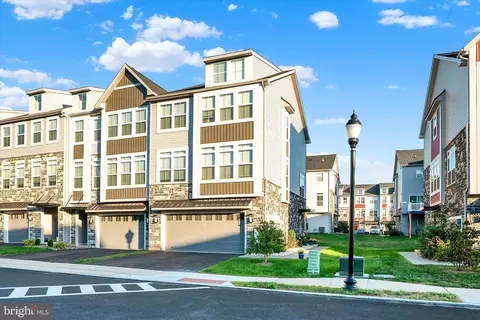 21 Independence Ct, Perkasie, PA 18944