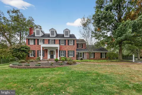 140 Glenwood Dr, Washington Crossing, PA 18977