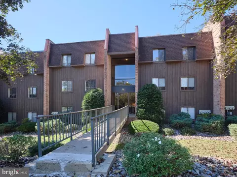 56 Hermitage Dr, New Hope, PA 18938