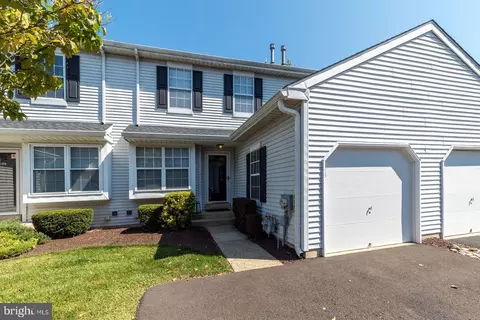2402 Dogleg Dr, Warrington, PA 18976