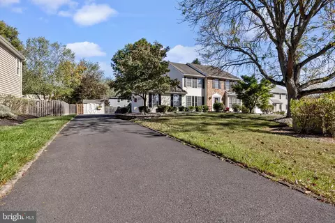 571 Heritage Oak Dr, Yardley, PA 19067