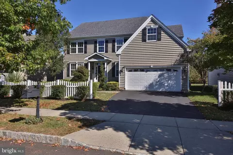 454 Saddlery Dr, Perkasie, PA 18944