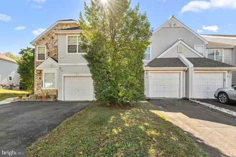 52 Yorkshire Dr, Newtown, PA 18940