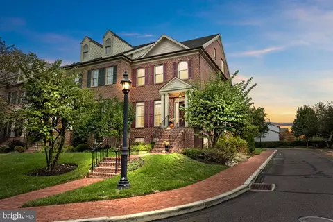 7 Dunham Ln, Newtown, PA 18940