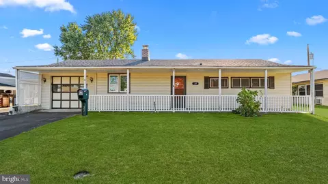 27 Good Ln, Levittown, PA 19055