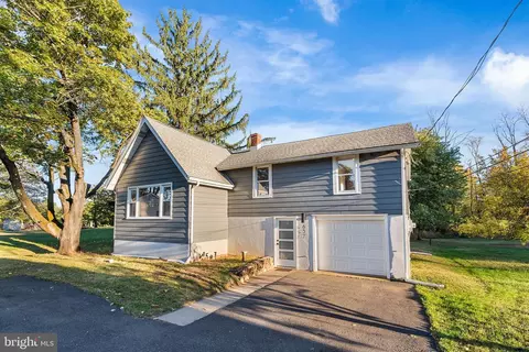 657 Trumbauersville Rd, Quakertown, PA 18951