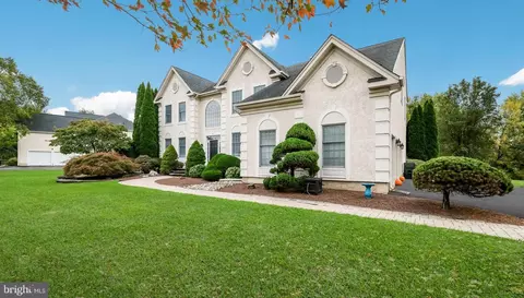 10 Amy Cir, Newtown, PA 18940