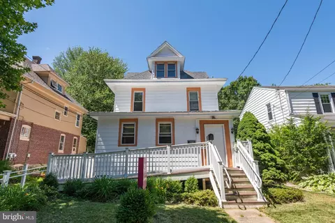 423 N Pennsylvania Ave, Morrisville, PA 19067