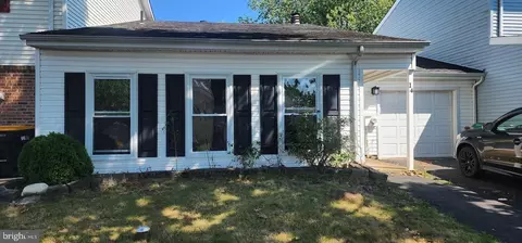 14 Chesapeake Dr, Newtown, PA 18940