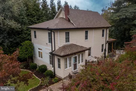 917 Easton Rd, Riegelsville, PA 18077