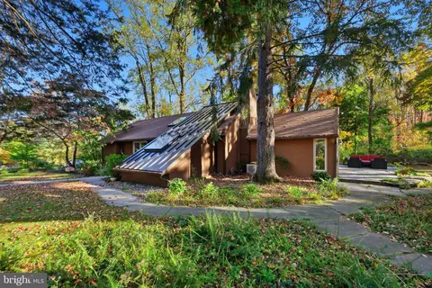 1895 Aquetong Rd, New Hope, PA 18938