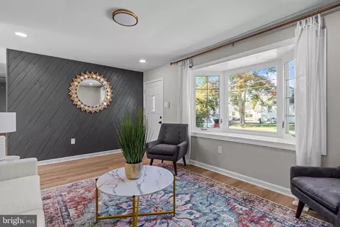 819 Central Ave, Croydon, PA 19021