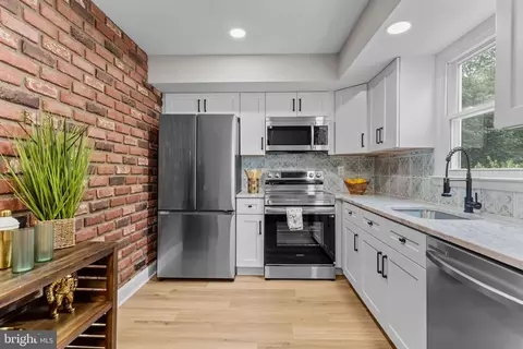 387 Larchwood Ave, Feasterville Trevose, PA 19053