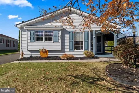 561 Spring Meadow Cir, New Hope, PA 18938