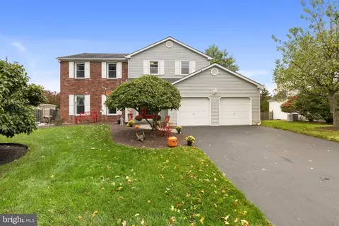 258 Woodlake Dr, Southampton, PA 18966